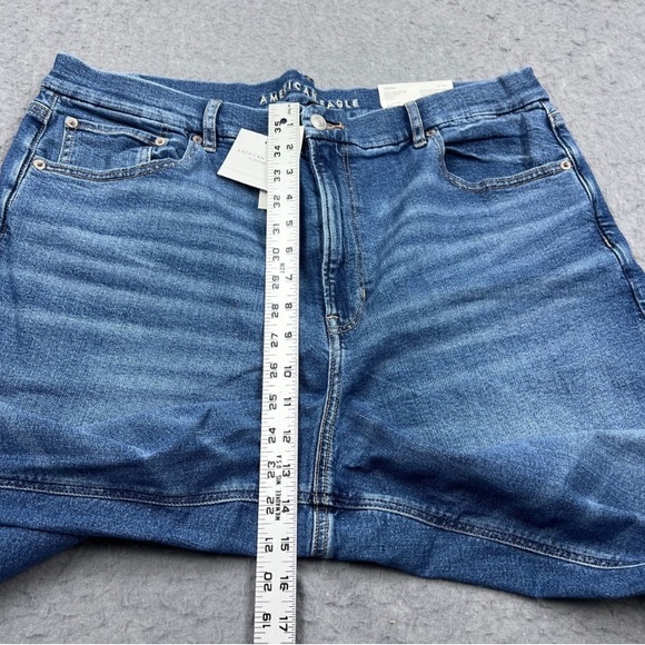 NWT AMERICAN EAGLE CURVY HIGH RISE BAGGY STRAIGHT LEG JEANS - SIZE 20 - Picture 2 of 11